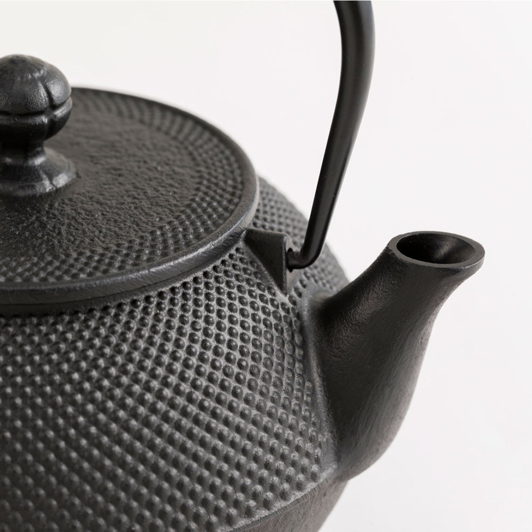 鉄瓶 7型アラレ(IH対応) 900ml 【岩手県】| 暮らしと道具 forum