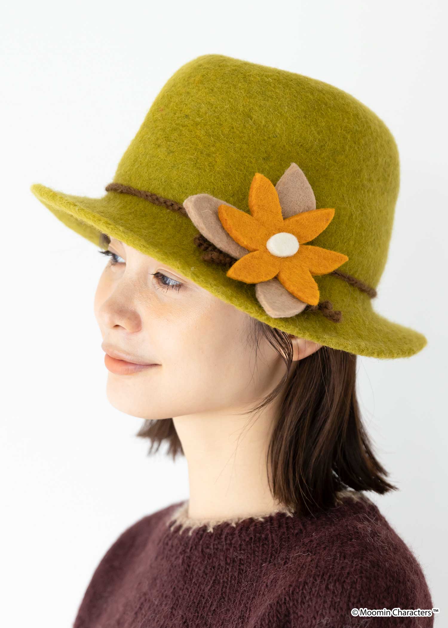 ムーミン 手刺繍スナフキンのフェルトハット・フラワーモチーフつき