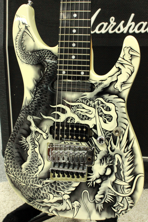ドラゴン・ペイントが強烈なインパクトの7弦ギター！小林信一氏