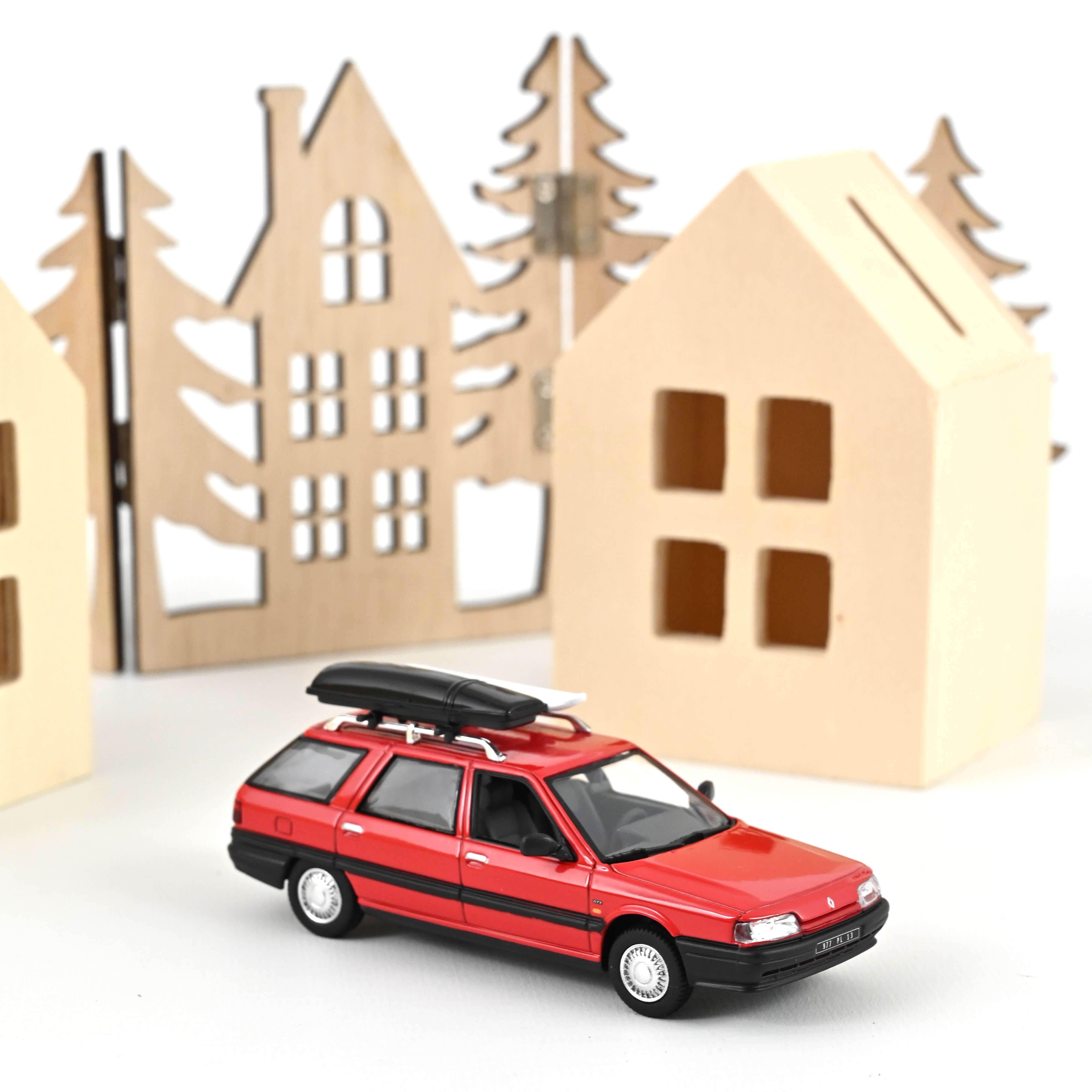 Renault 21 Nevada 1989 Red with accessories 1:43 – Norev