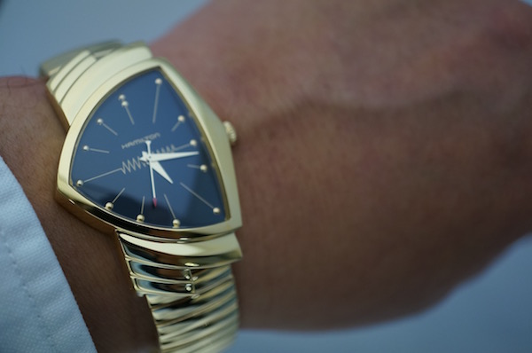 60周年記念ベンチュラ 黒文字盤 フレックス（蛇腹ベルト） イエロー