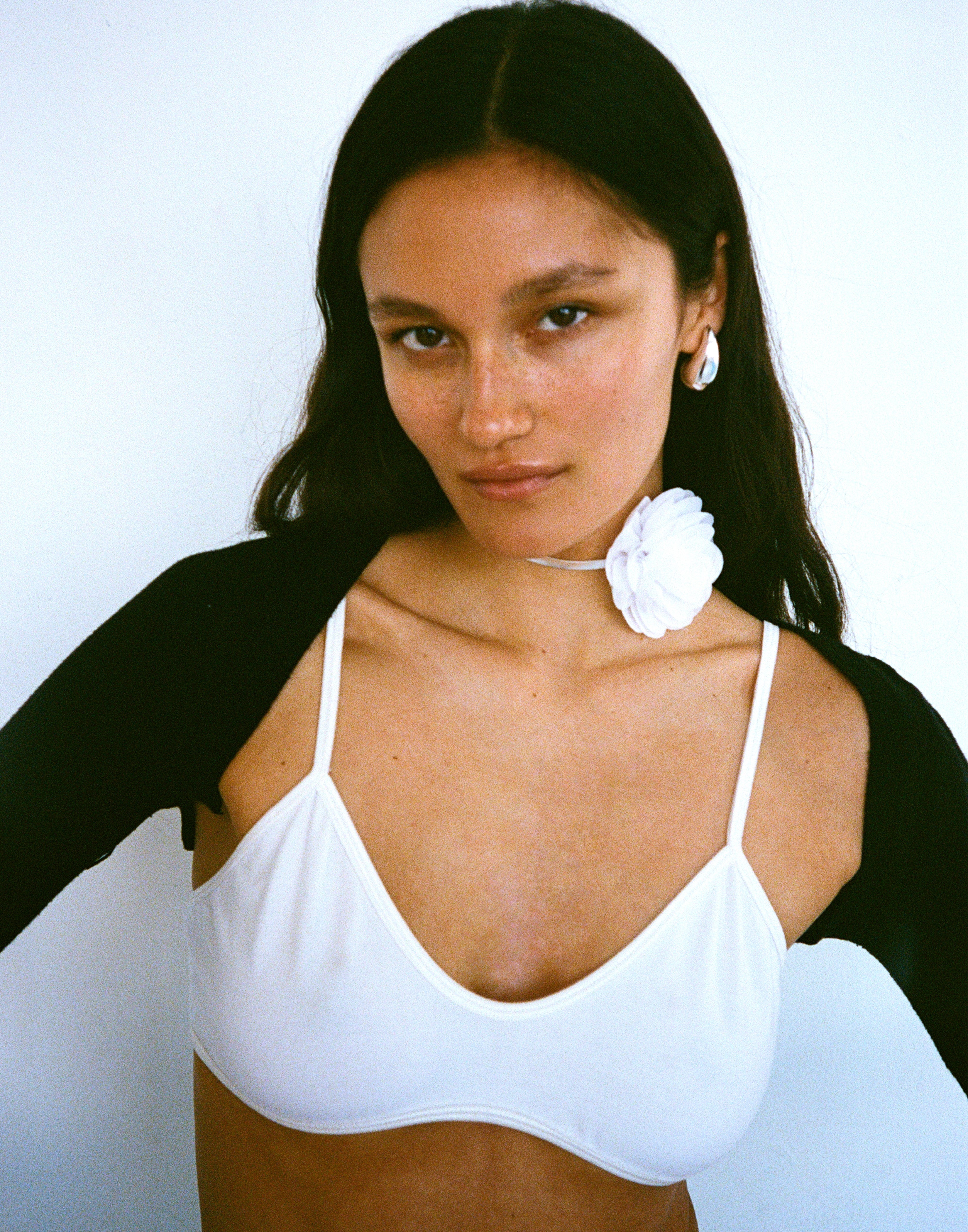 WHITE ROSE CHOKER – Tootsie Jewelry