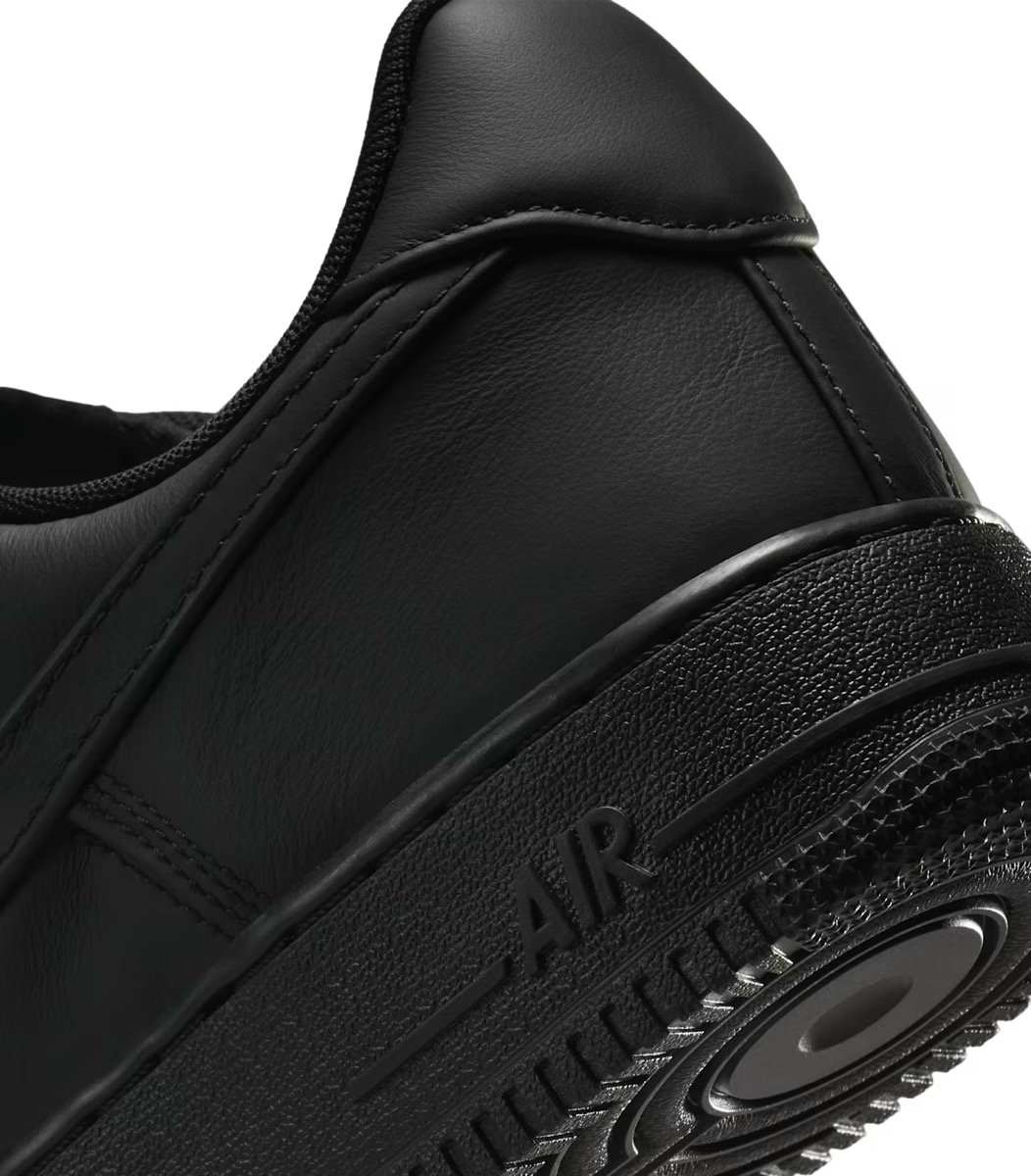 Nike Air Force 1 Low Retro PRM “Triple Black” & “Triple White”が