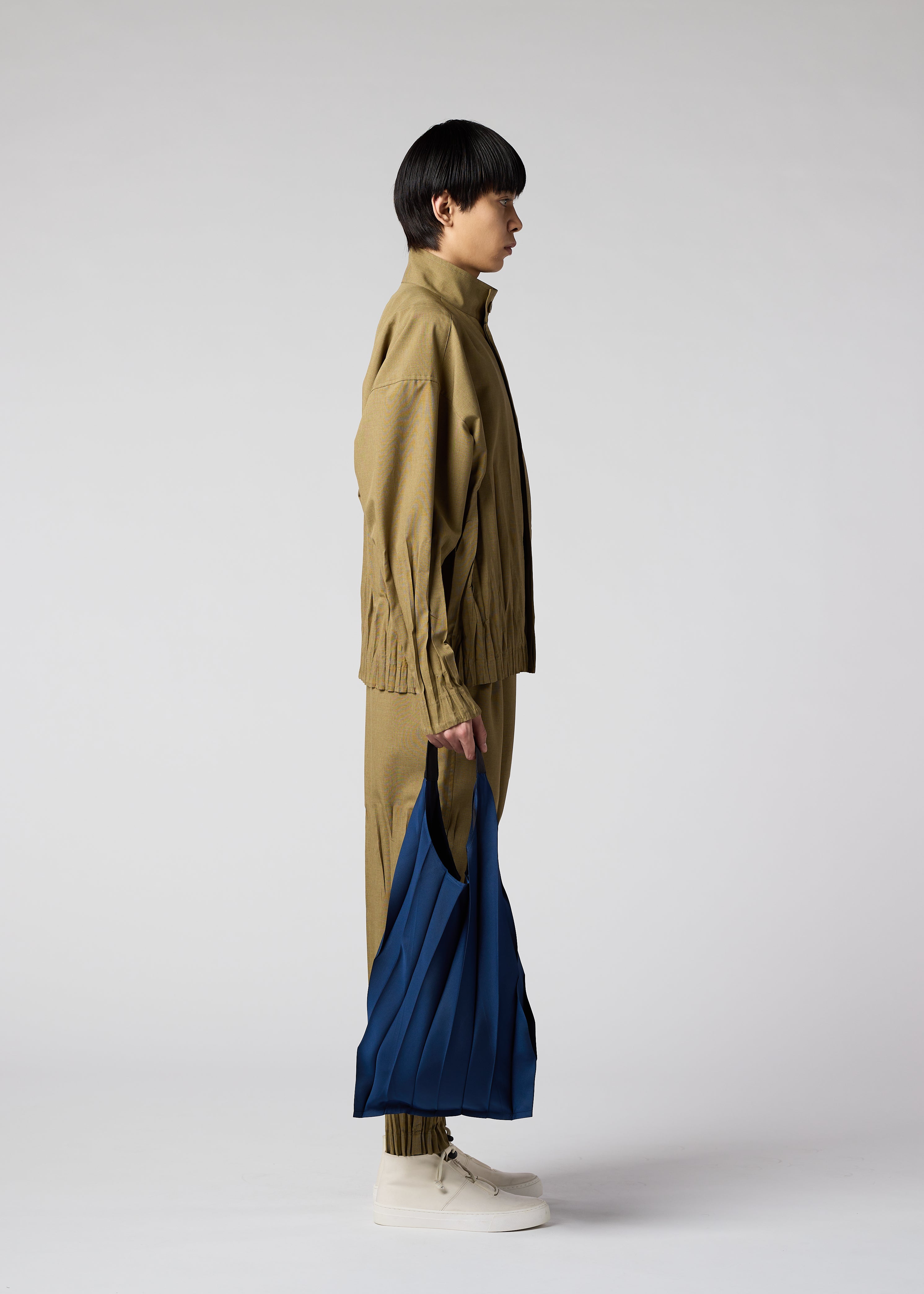 GURU GURU – ISSEY MIYAKE ONLINE STORE