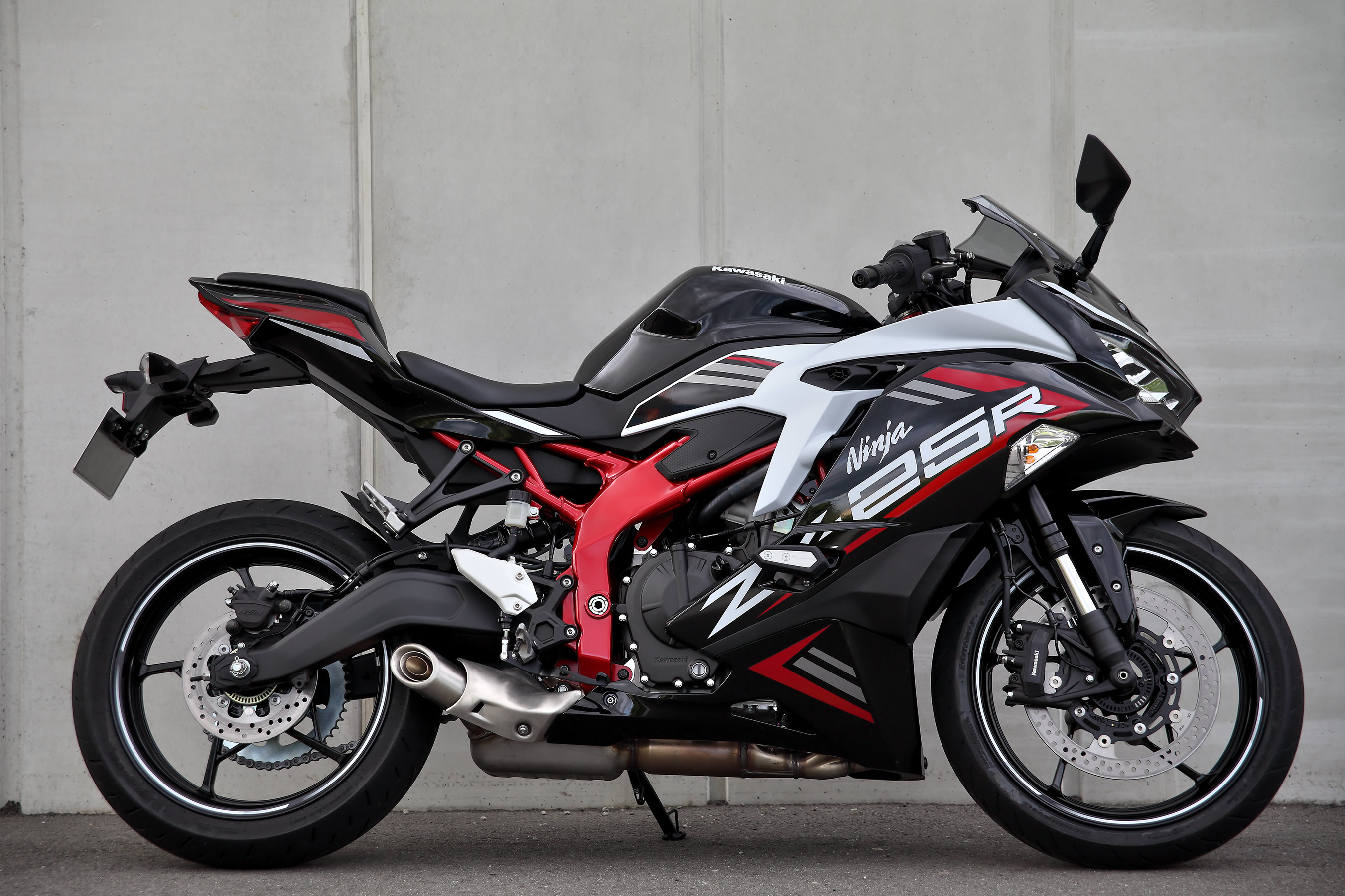 Ninja ZX-25R 写真資料集