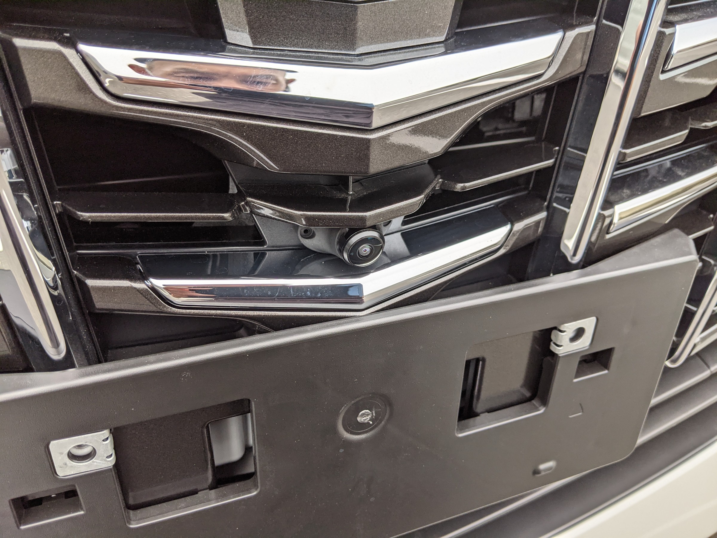 30アルファード ディスプレイオーディオ フロントカメラ取り付け