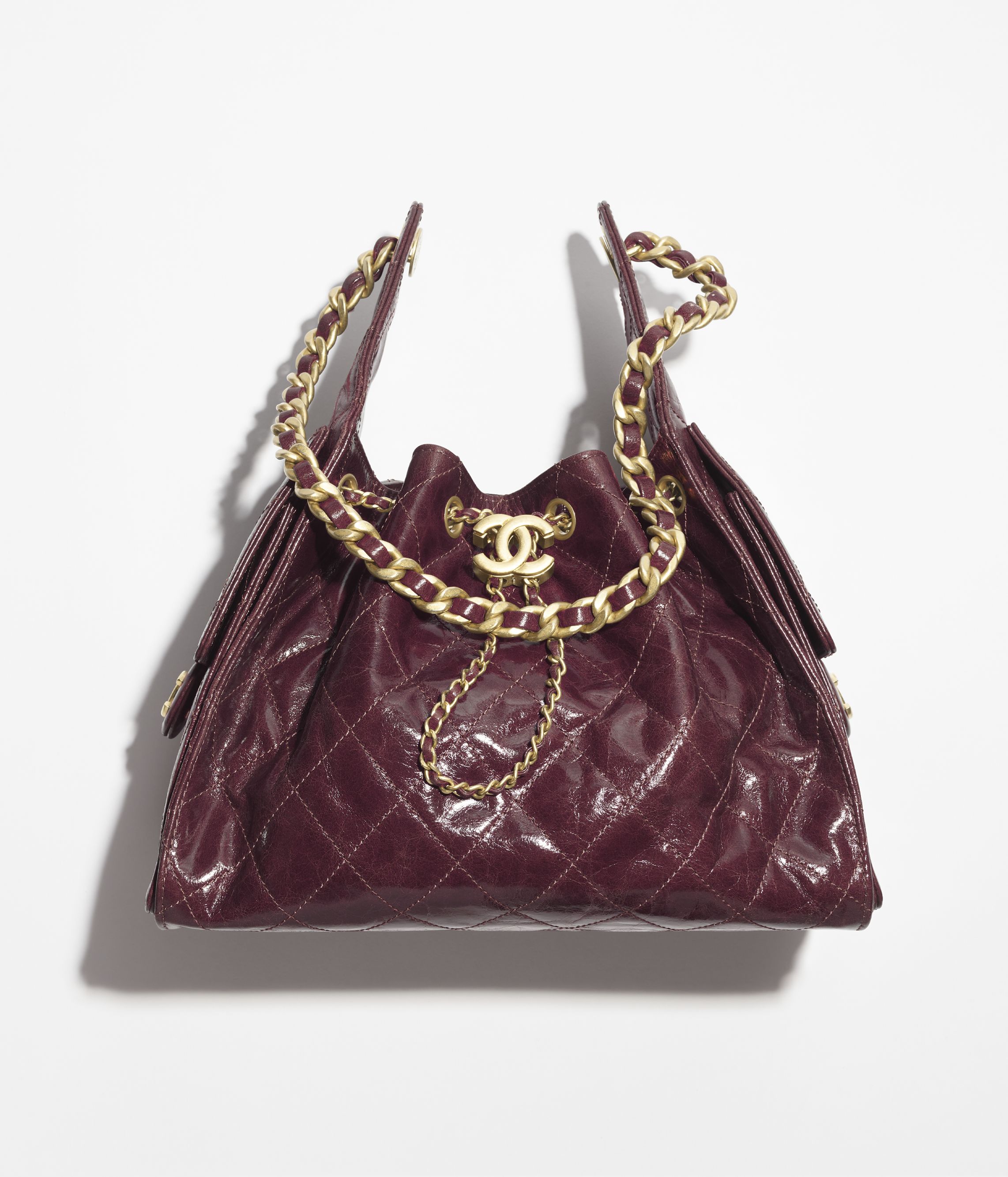 Chanel 25 スモール ハンドバッグ、グレインド カーフスキン、ブラック