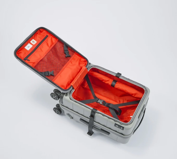 テオフィールド HS (Teofield Hs)：旅にも避難時にも使えるスーツ