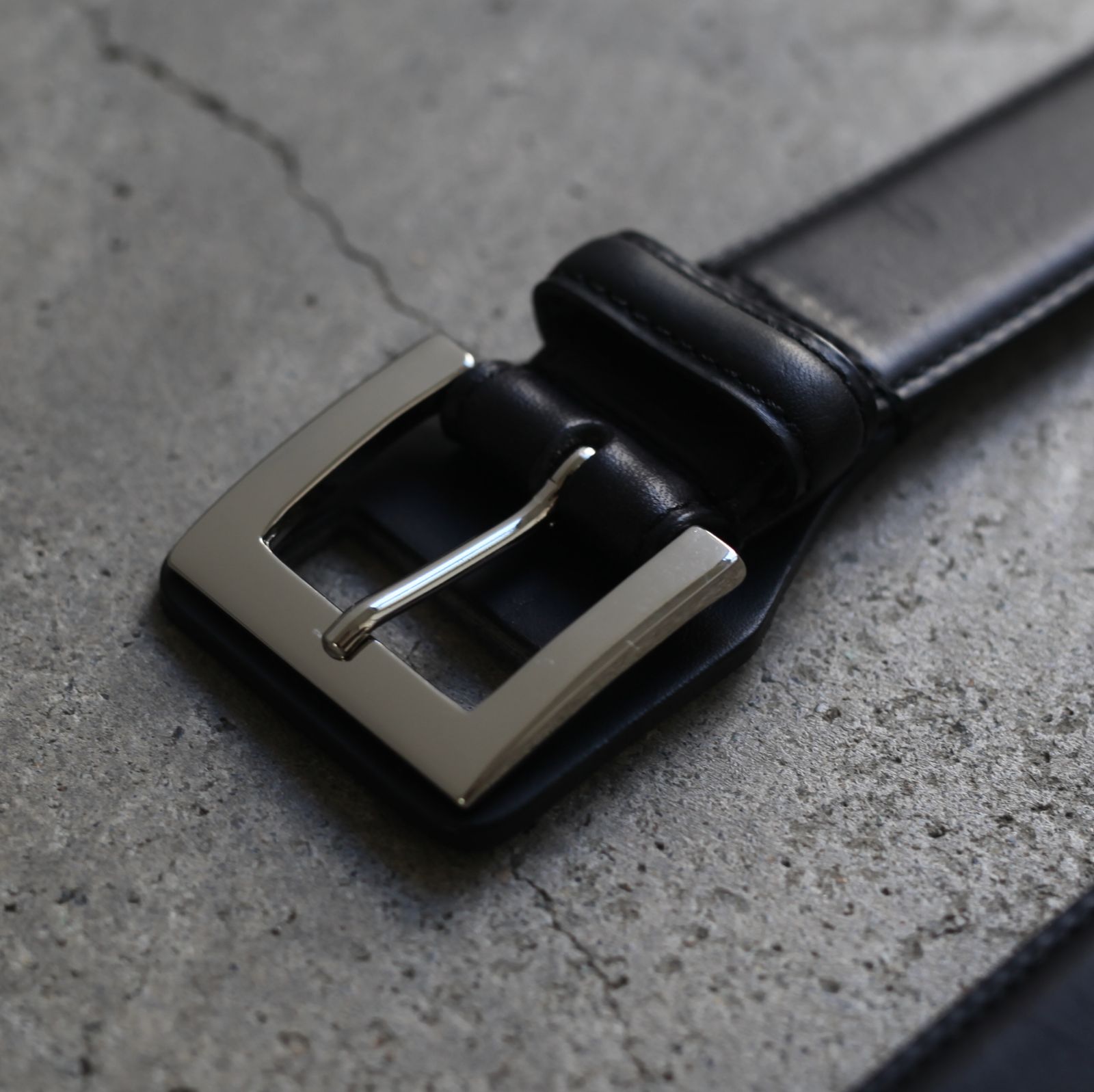 JOHNLAWRENCESULLIVAN レザーピンバックルベルト