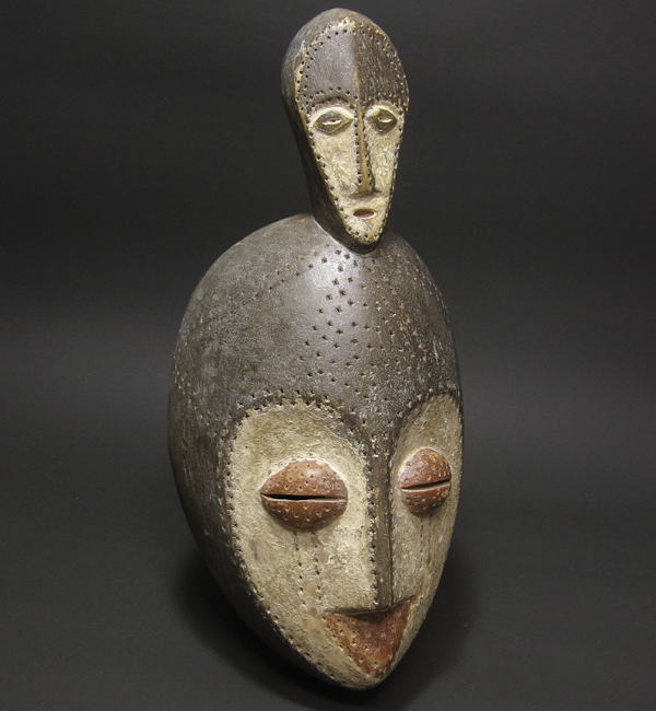 レガのマスク<アフリカの仮面(木彫り)：アフリカ雑貨アザライ