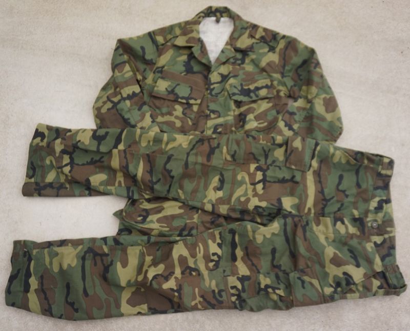 シンガポール軍リーフ迷彩上下セット - ミリタリーサープラス キャンプ