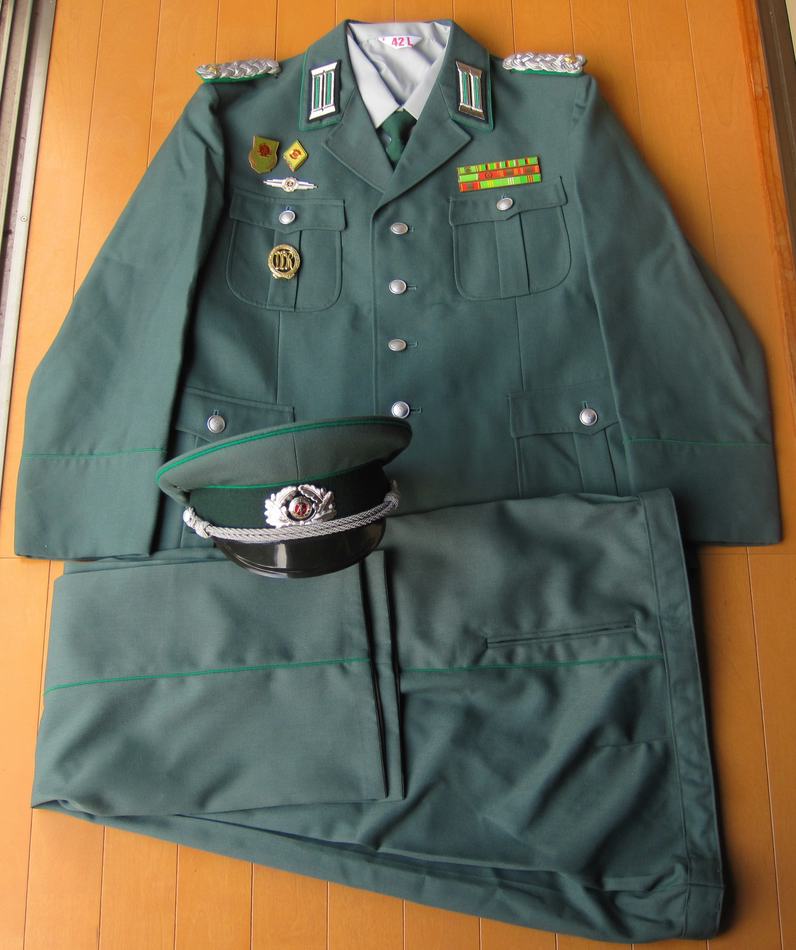 東ドイツ軍の制服や勲章の販売の大黒堂