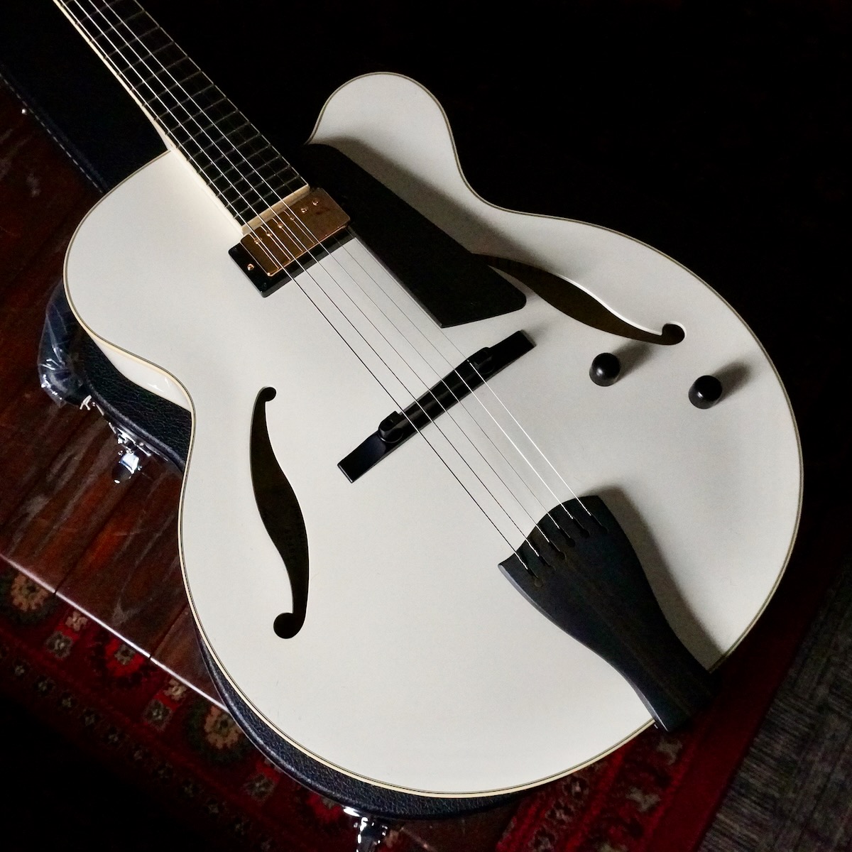 在庫情報/Sadowsky Jim Hall Model Custom Color / Vintage White