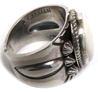 ホワイトバッファロー リング ナバホ族製作の ホワイト系 インディアン