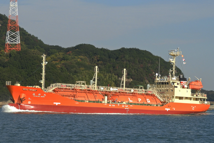 KiPiOの散歩道 船☆大きなガスタンクを積んだ船