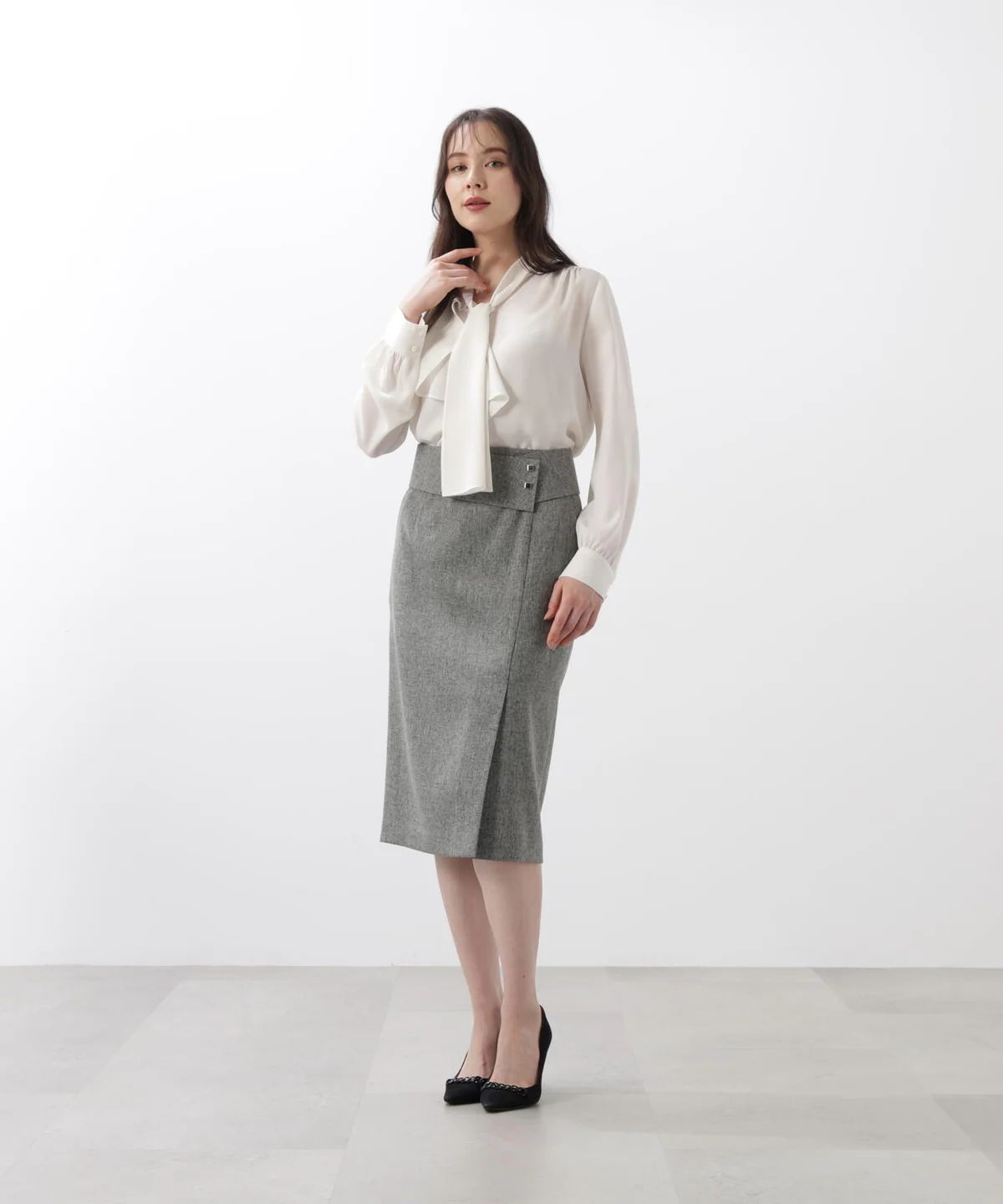 PINKY&DIANNE - ラッフルアクセントボウタイブラウス (ホワイト