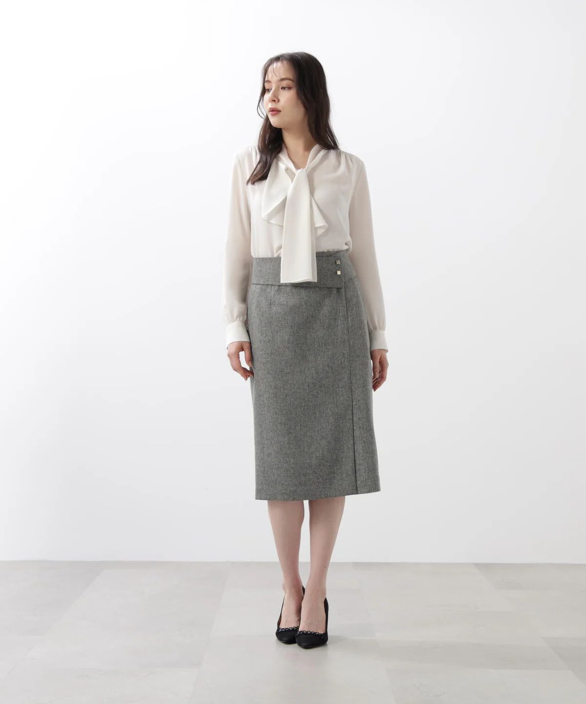 PINKY&DIANNE - ラッフルアクセントボウタイブラウス (ホワイト