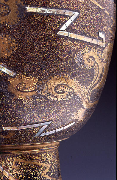 雷雲蒔絵螺鈿鼓胴 - MIHO MUSEUM