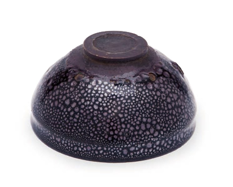 油滴天目 附 螺鈿唐草文天目台（天字印・分銅形印） - MIHO MUSEUM