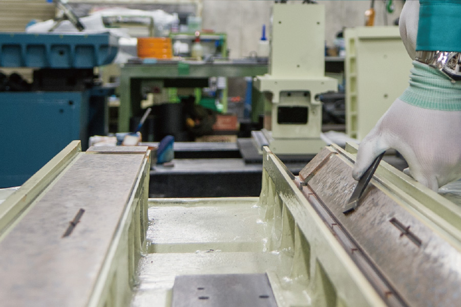 サドル型高精度平面研削盤 SGE SERIES | 株式会社ナガセインテグレックス