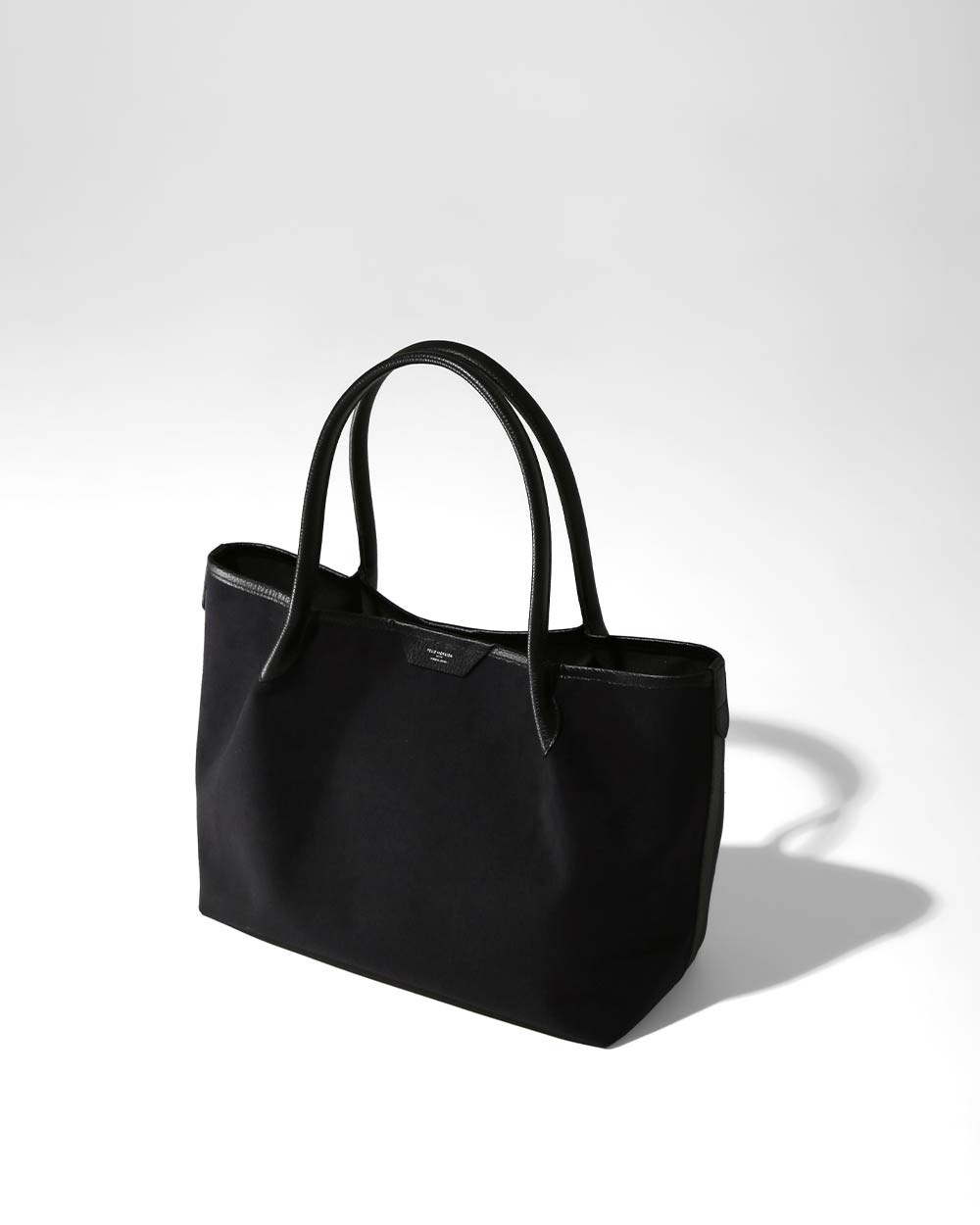 バーニーズ ニューヨーク限定のトートバッグが発売