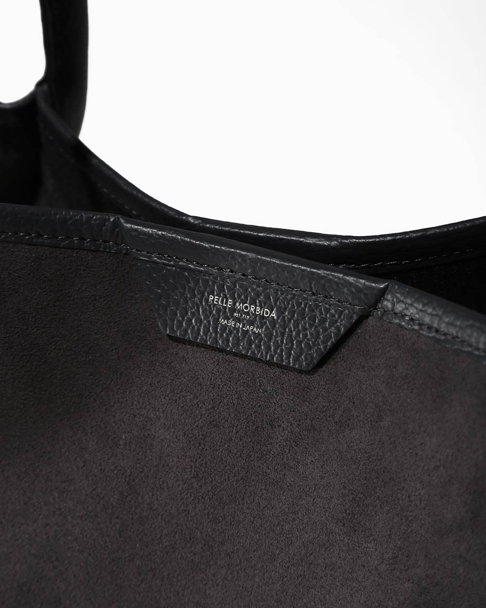 バーニーズ ニューヨーク限定のトートバッグが発売