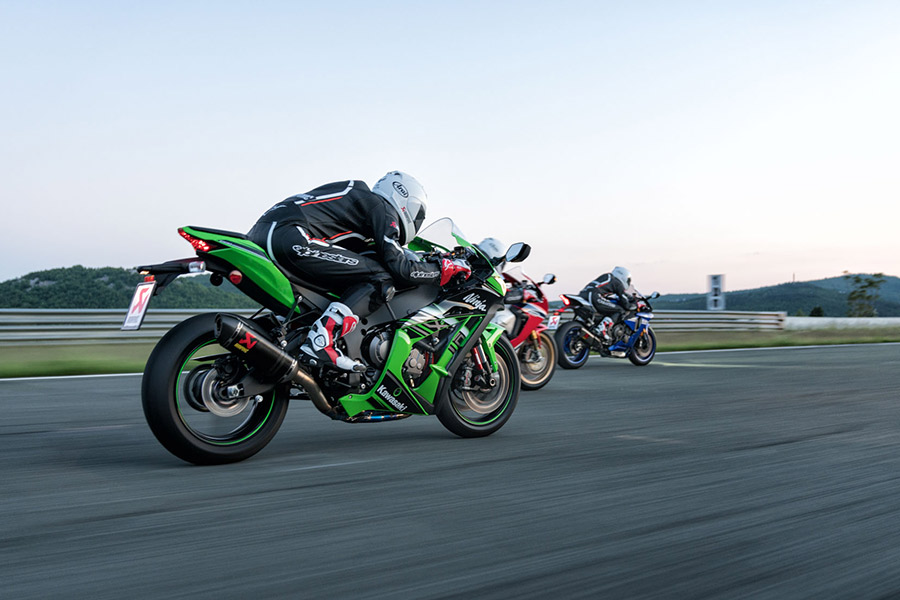 AKRAPOVIC】話題の新型Ninja ZX-4R SE/ZX-4RR 用アクラポビッチJMCA