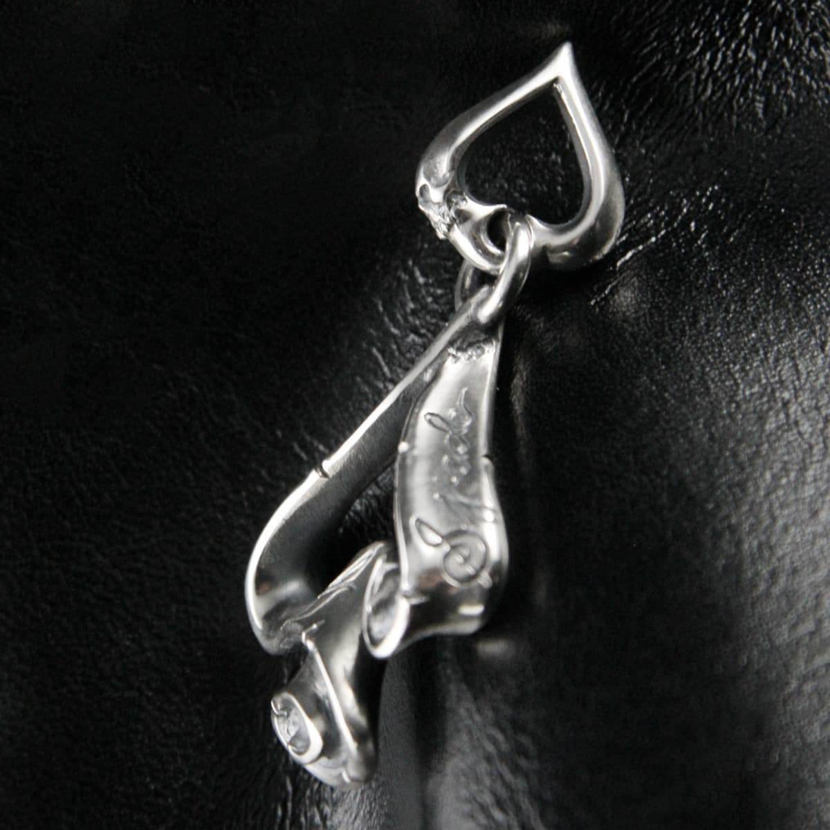 ラットレース - リボンでスペードを描いた「エースオブスペードリボン