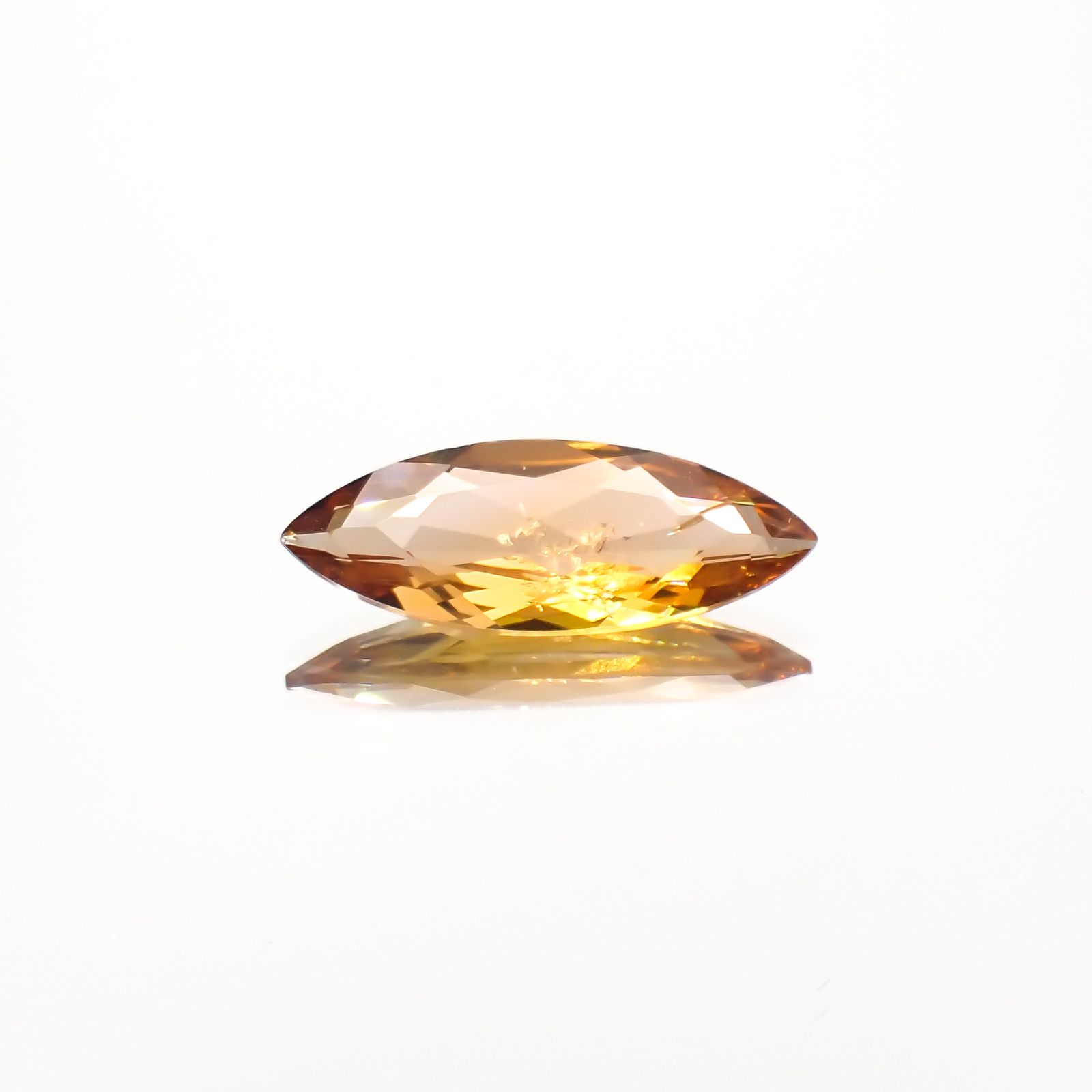 マグネシオアキシナイト フルオレッセンス(宝石名マグネシオ