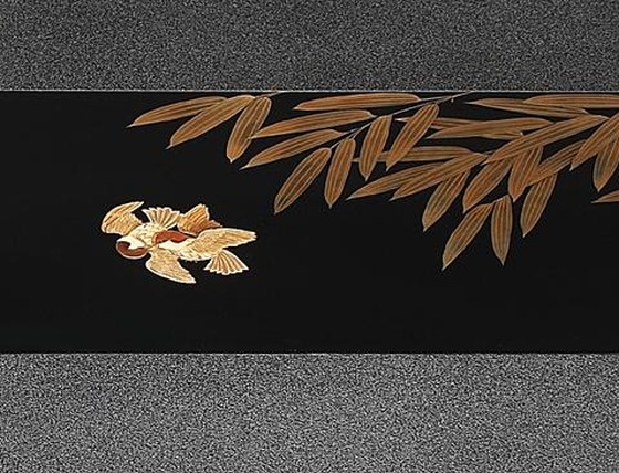 座卓・竹に雀蒔絵は、良く使う両側を乾漆仕上げにした、傷を気にせずお