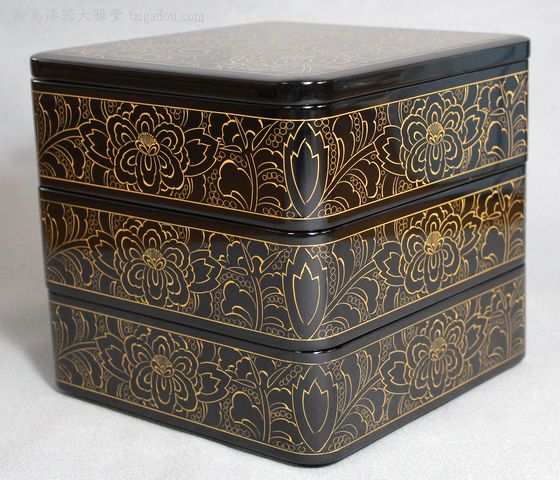 三段重箱 牡丹唐草沈金 302,500円（税込） | 輪島塗の塗師屋 輪島漆器