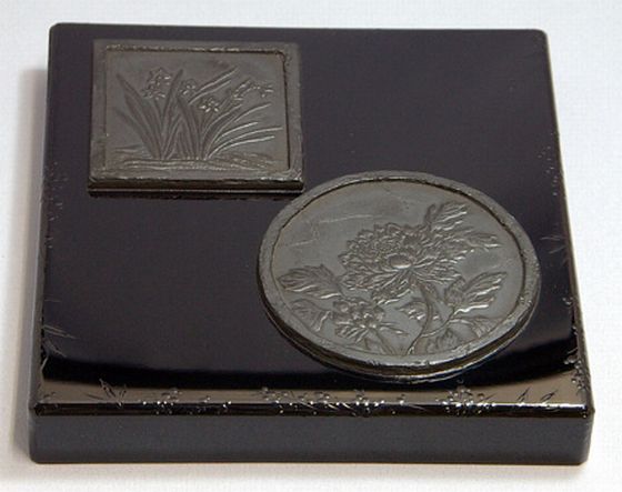 硯箱・三祝の図蒔絵は、そこにあるだけで楽しめる美しくコンパクトな