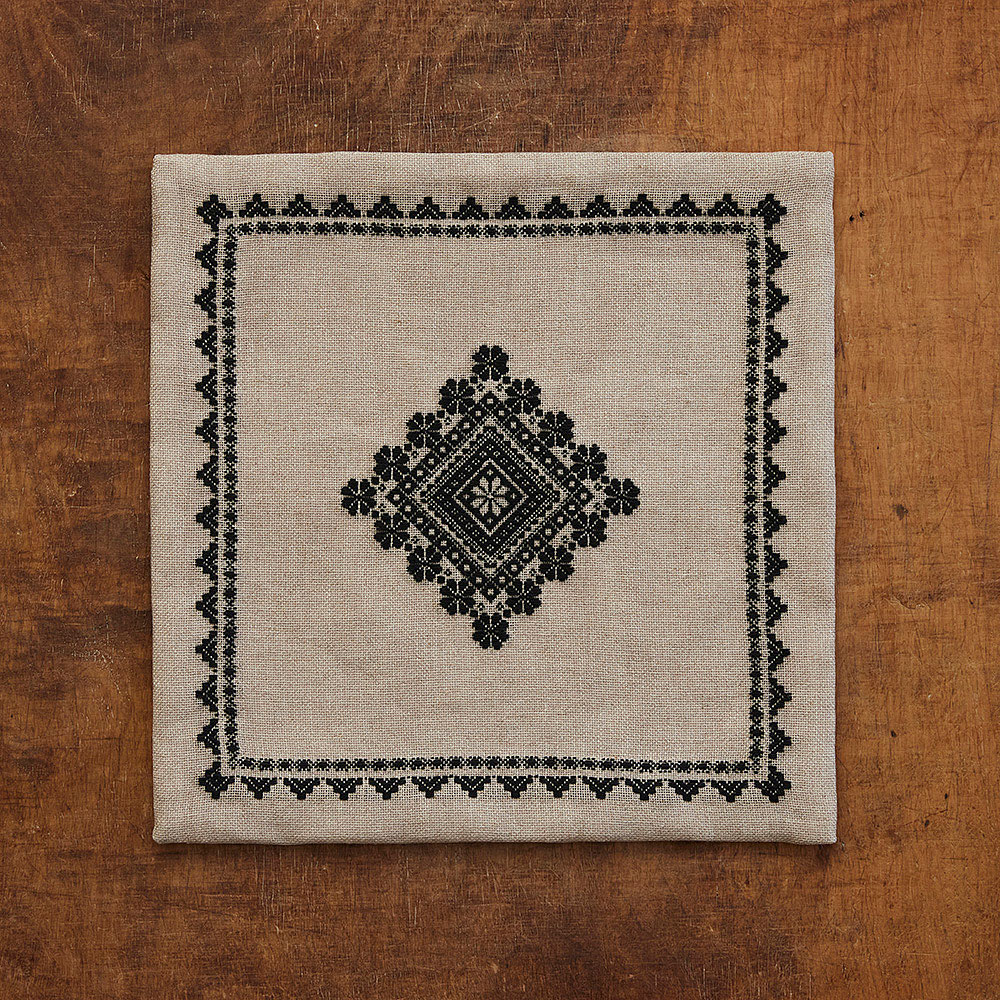 モノトーンのこぎん刺し 〈梅の花つなぎのかごカバー〉: キット