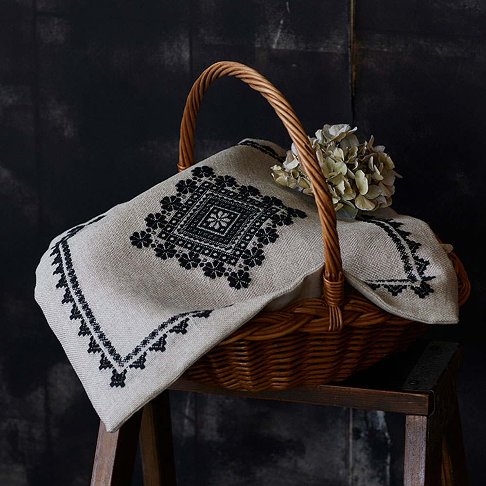 モノトーンのこぎん刺し 〈梅の花つなぎのかごカバー〉: キット