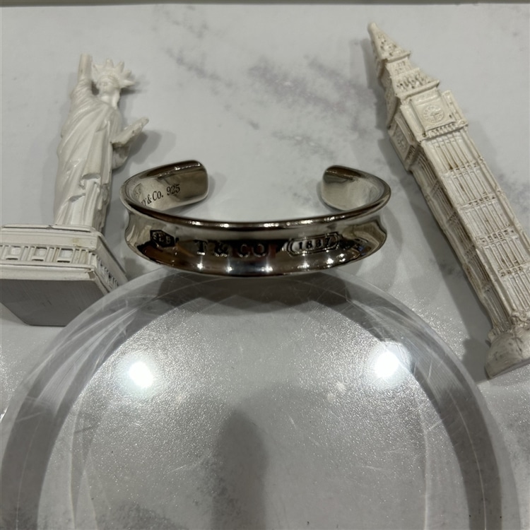 VINTAGE TIFFANY】大人気アイテム！！ ナローバングル 夏、冬関わらず