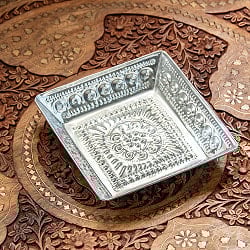 バリのアルミスクエアトレイ 手打ち細工が美しい - 14cm x 14cm の通販