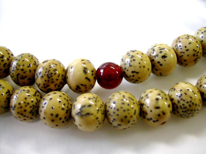 星月菩提樹尺二振分茶棒房瑪瑙仕立 お数珠の安田念珠店へ｜総本山