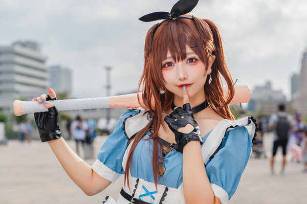 待望の戌神ころね新衣装のコスプレ登場！釘バットを持った武闘派アリス