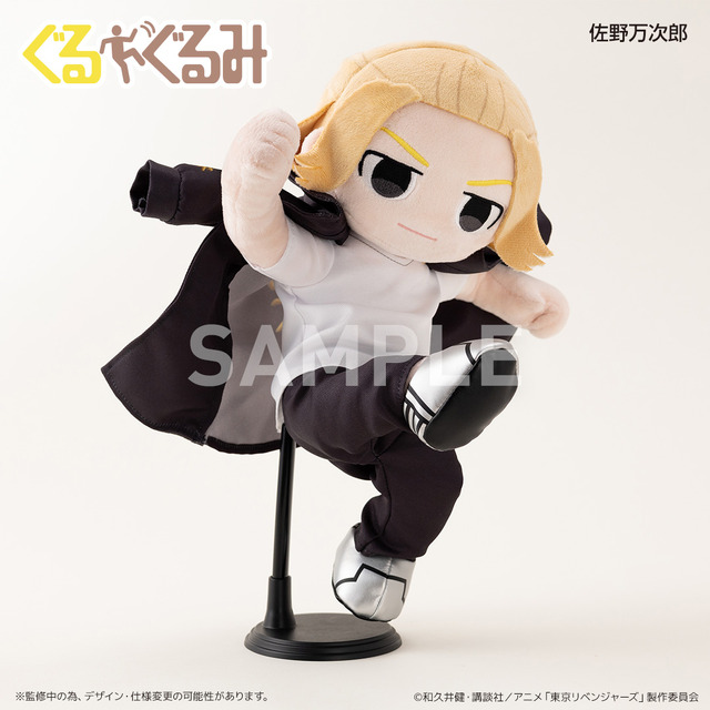 東リベ」王座風ソファに座るマイキーたちがクール！Tカード＆等身大