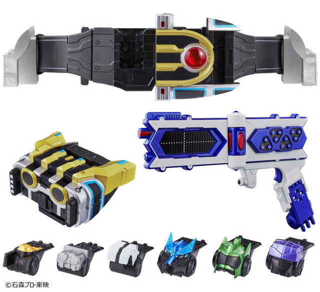 仮面ライダーキバ」イクサの“変身ベルト”が登場！ 現代モードから過去