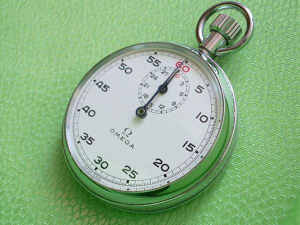 オメガ 自社キャリバー搭載 アンティークの手巻式ストップウォッチ 美