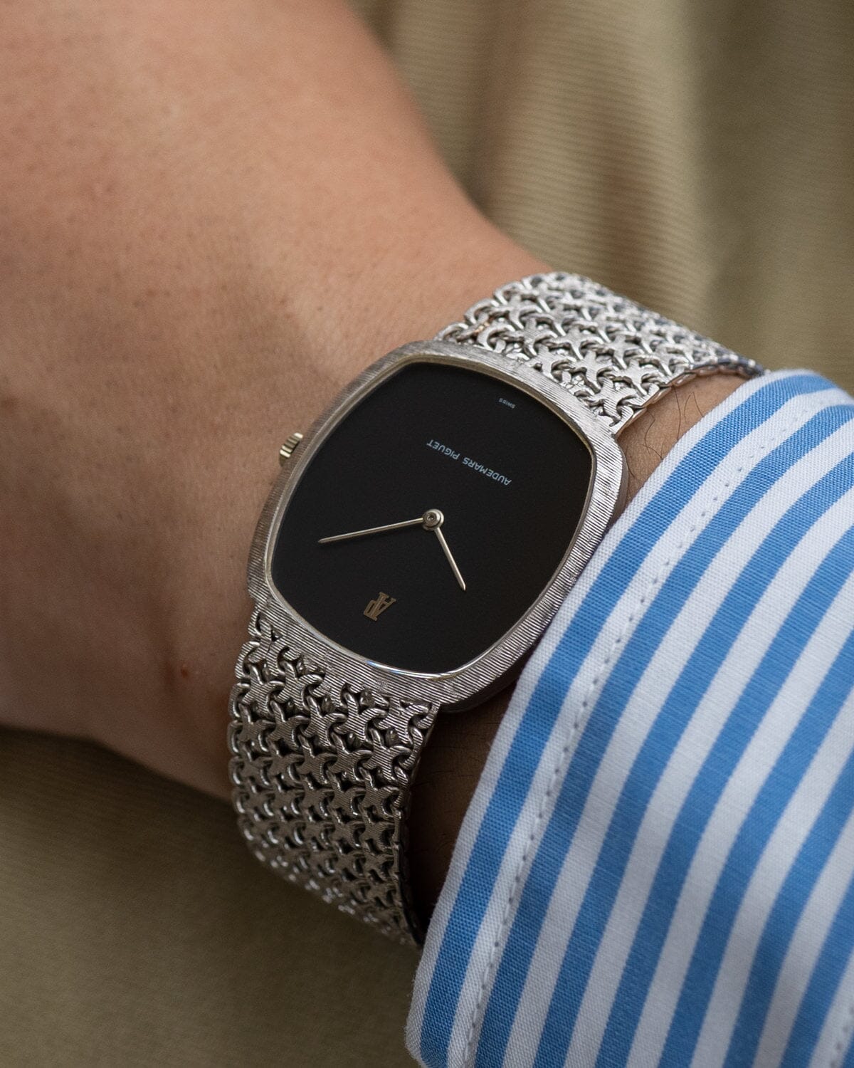 オーデマ ピゲ トノー WG ブラックダイアル ブレスレット一体型 1970