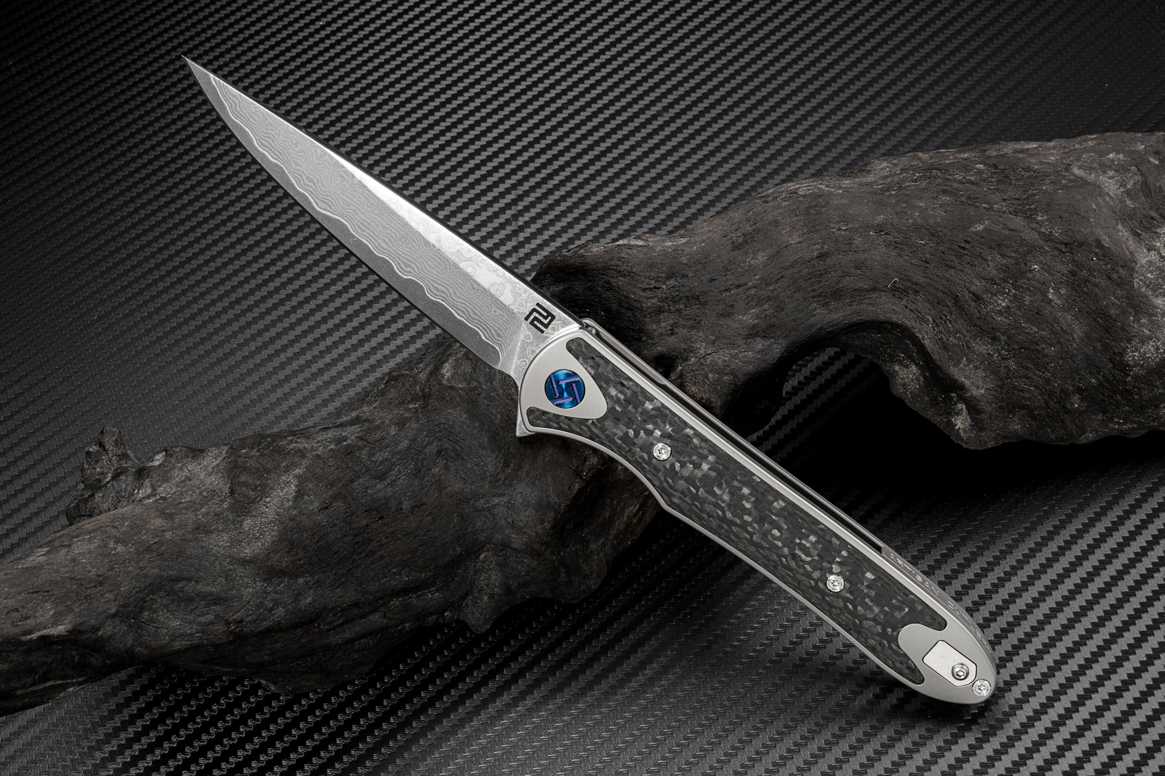 Artisan Cutlery Shark ATZ-1707GD: Damascus Blade, Titanium Handle