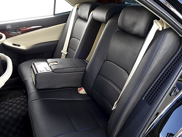 クラウン ロイヤル のシートカバーとフロアマット | オートウェア