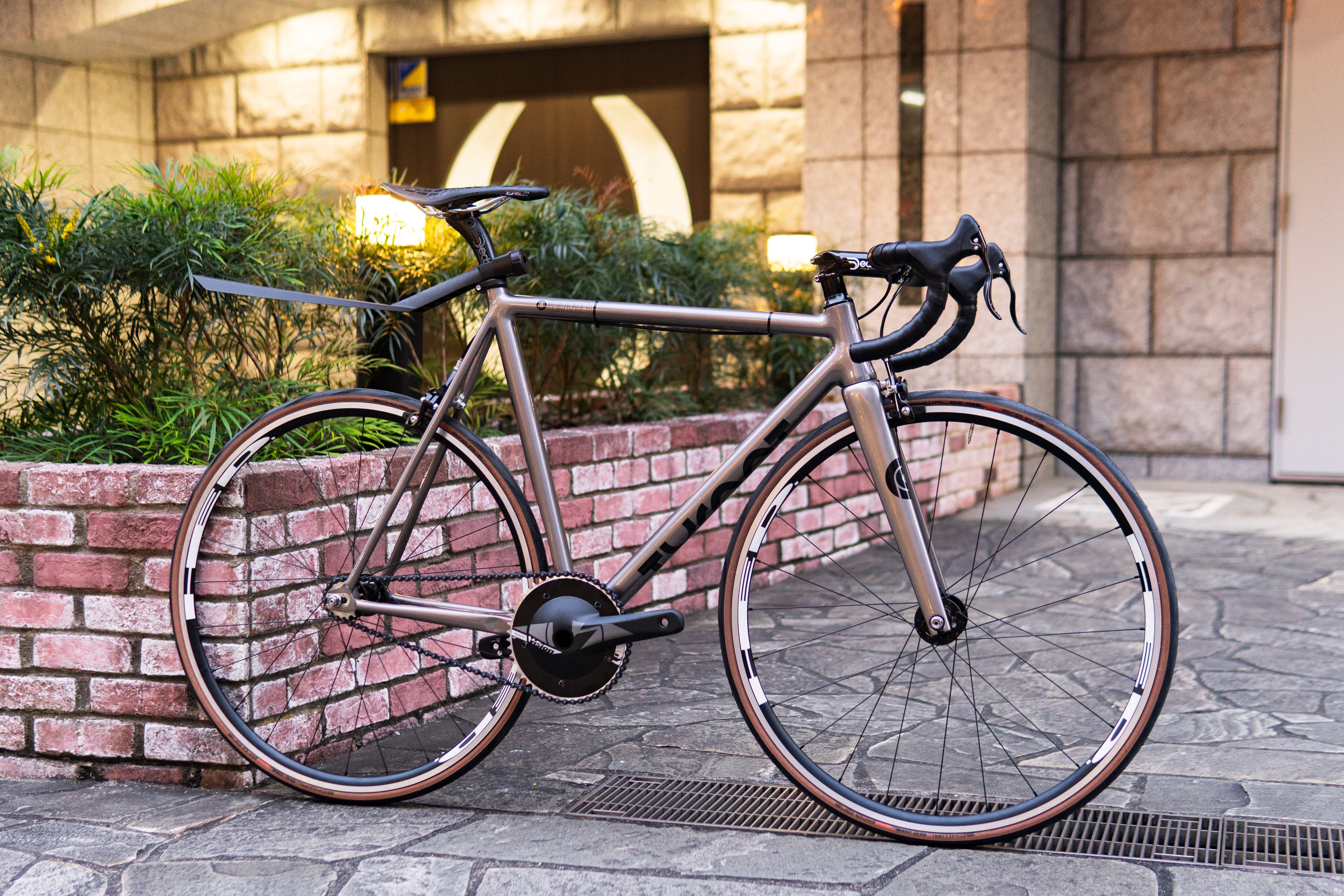 BROTURESで10年以上勤務するスタッフ達で選ぶカスタムバイクとは