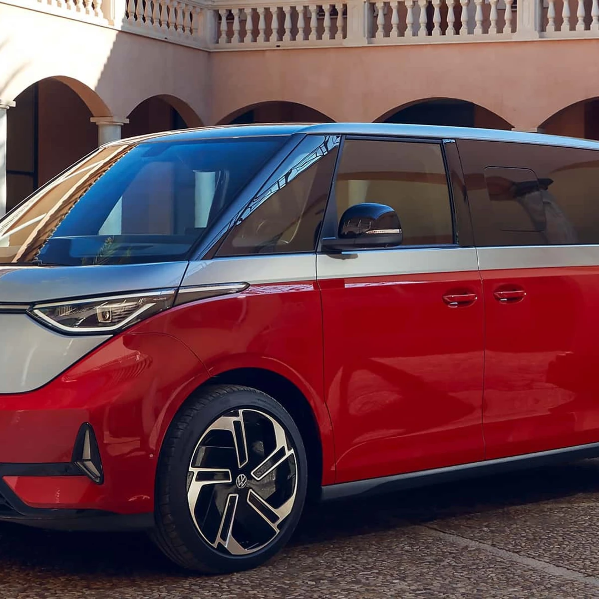 The Volkswagen ID.Buzz GTX Is a Spicy Electric Van With 335 HP
