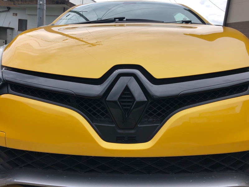 ルノー純正 ブラックエンブレムに交換（ルノー ルーテシア ルノー