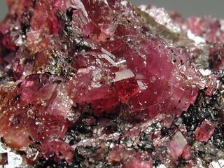 パイロクスマンガン鉱とは何？ わかりやすく解説 Weblio辞書