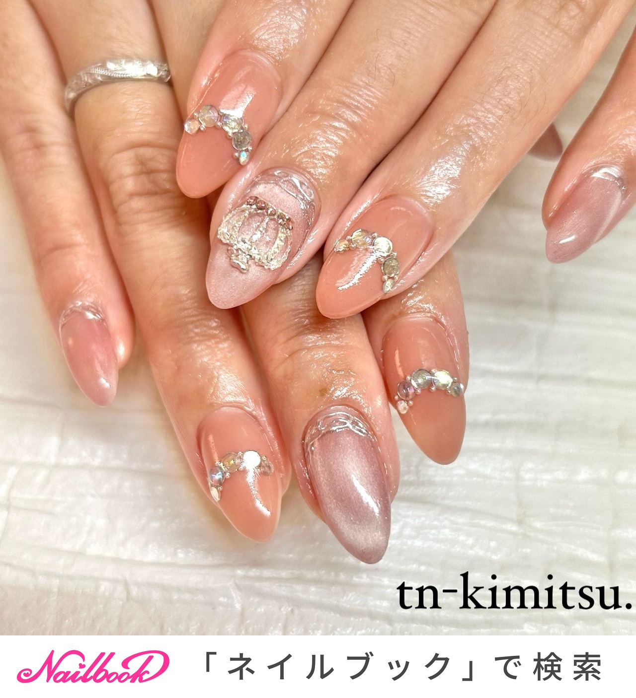 王冠パーツのネイルデザイン｜ネイルブック