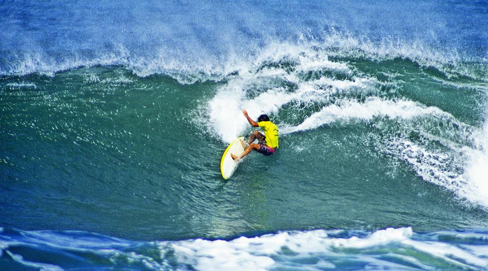 Tom Curren's infamous Maurice Cole surfboard」KIRBY FUKUNAGAより
